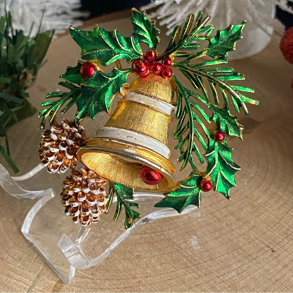 VTG- St. Labre 1960s- Swanky Holly Berry Bell Enameled Wreath Brooch
